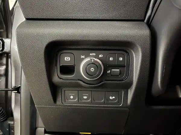 MERCEDES-BENZ EQT (17/20)
