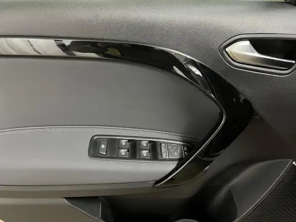 MERCEDES-BENZ EQT (18/20)