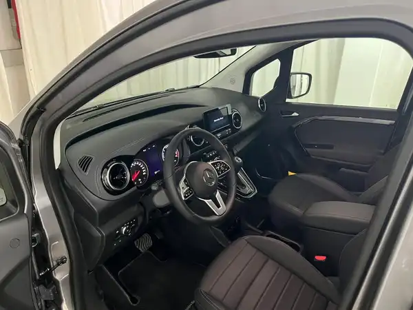 MERCEDES-BENZ EQT (6/20)