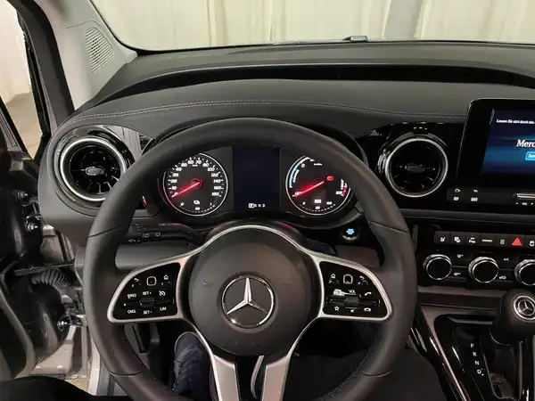 MERCEDES-BENZ EQT (8/20)