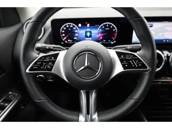 MERCEDES-BENZ GLA 220 (15/24)