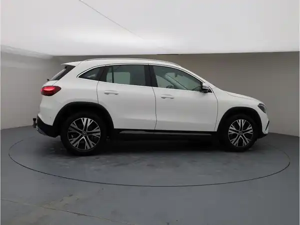 MERCEDES-BENZ GLA 220 (7/24)