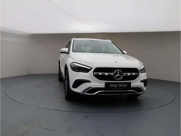 MERCEDES-BENZ GLA 220 (9/24)