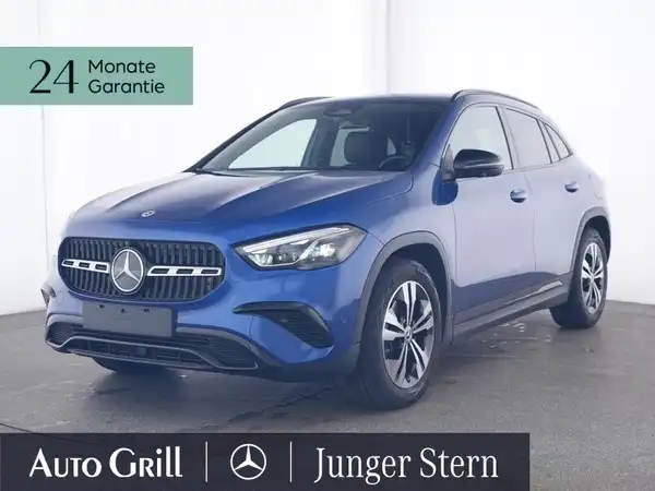 MERCEDES-BENZ GLA 220 (2/9)