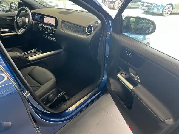 MERCEDES-BENZ GLA 220 (11/27)