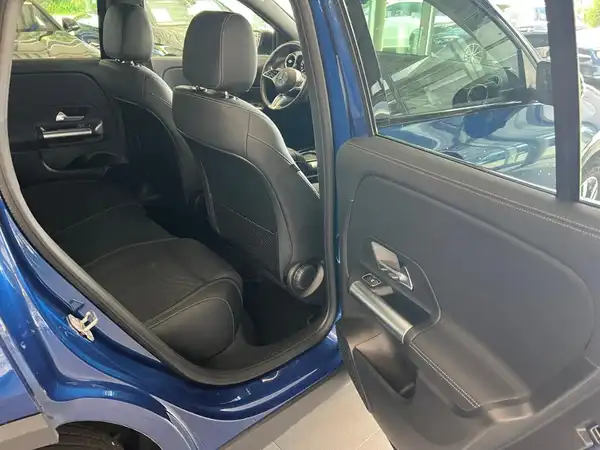 MERCEDES-BENZ GLA 220 (12/27)