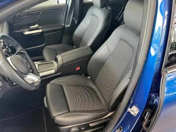 MERCEDES-BENZ GLA 220 (15/27)