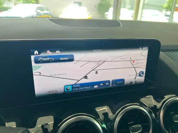 MERCEDES-BENZ GLA 220 (18/27)
