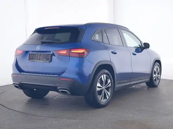 MERCEDES-BENZ GLA 220 (3/9)