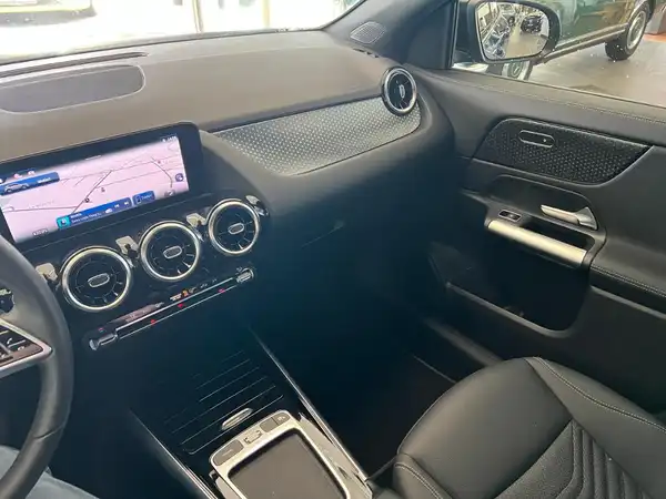 MERCEDES-BENZ GLA 220 (21/27)