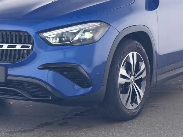 MERCEDES-BENZ GLA 220 (4/9)