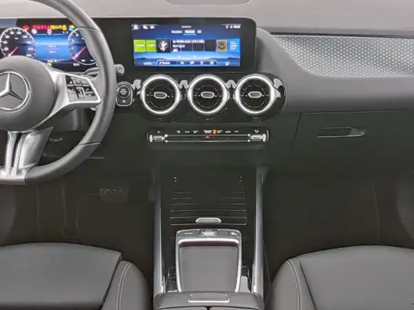MERCEDES-BENZ GLA 220 (5/9)