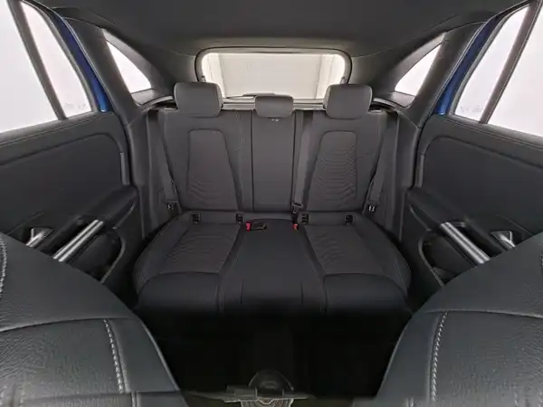 MERCEDES-BENZ GLA 220 (8/9)