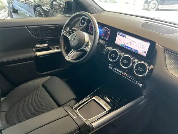 MERCEDES-BENZ GLA 220 (10/27)