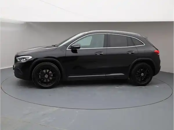 MERCEDES-BENZ GLA (3/27)