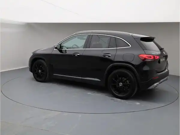 MERCEDES-BENZ GLA (4/27)