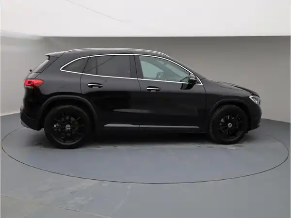 MERCEDES-BENZ GLA (7/27)