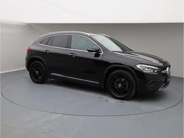 MERCEDES-BENZ GLA (8/27)