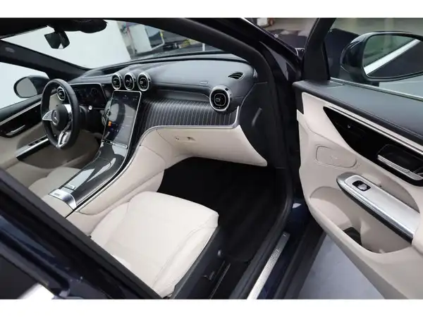 MERCEDES-BENZ GLC (13/28)