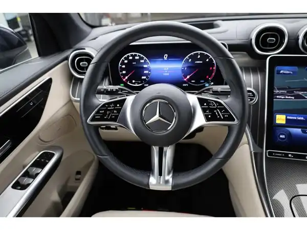 MERCEDES-BENZ GLC (15/28)