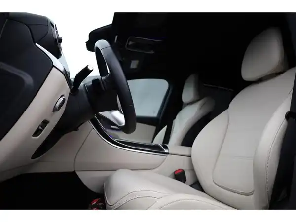 MERCEDES-BENZ GLC (25/28)