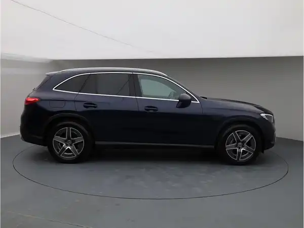 MERCEDES-BENZ GLC (7/28)