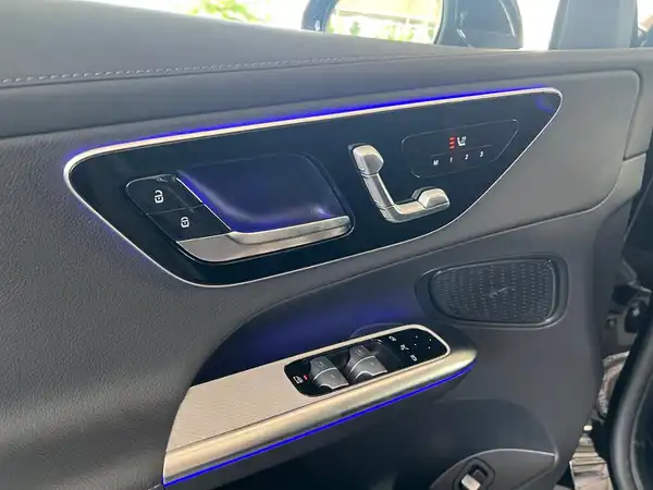 MERCEDES-BENZ GLC (14/27)