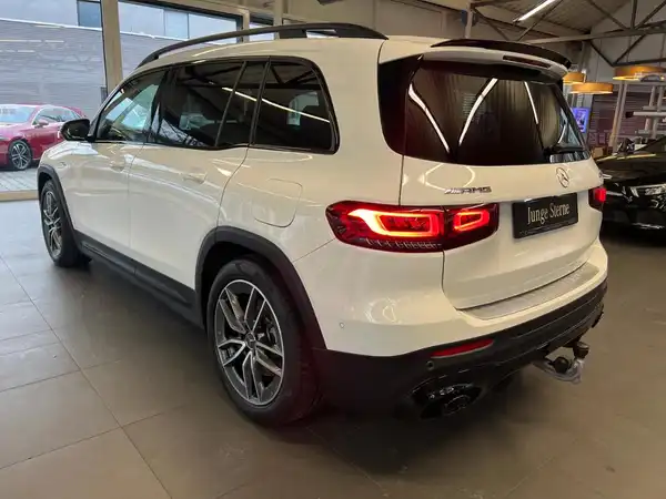 MERCEDES-BENZ GLB (8/27)