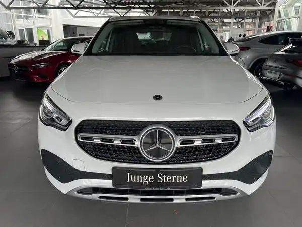 MERCEDES-BENZ GLA 200 (3/22)