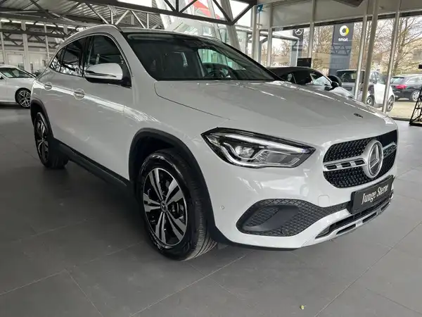 MERCEDES-BENZ GLA 200 (4/22)