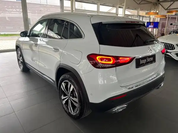 MERCEDES-BENZ GLA 200 (7/22)