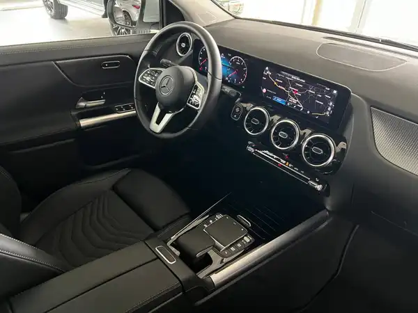 MERCEDES-BENZ GLA 200 (9/22)