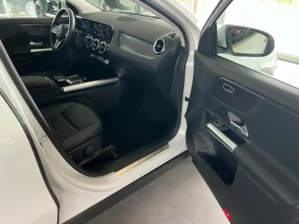 MERCEDES-BENZ GLA 200 (10/22)