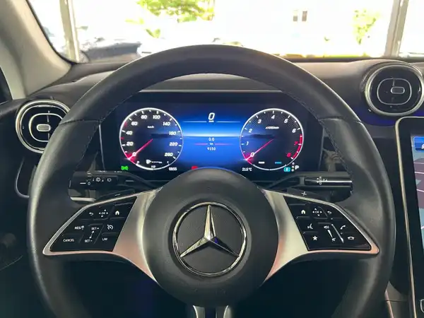 MERCEDES-BENZ GLC (18/27)