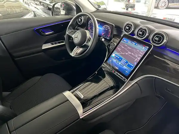 MERCEDES-BENZ GLC (10/27)