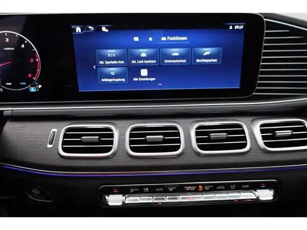 MERCEDES-BENZ GLS (23/30)