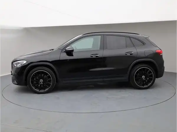 MERCEDES-BENZ GLA (2/19)