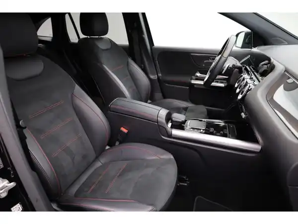 MERCEDES-BENZ GLA (16/19)