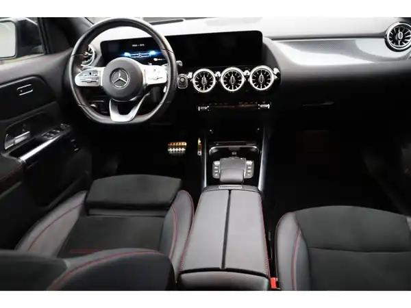 MERCEDES-BENZ GLA (17/19)