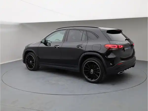 MERCEDES-BENZ GLA (3/19)