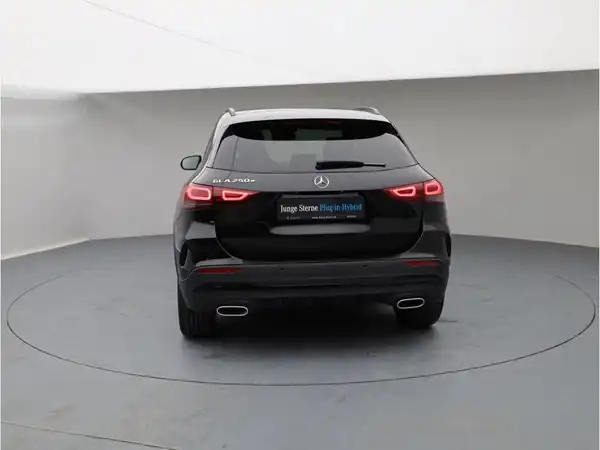 MERCEDES-BENZ GLA (4/19)