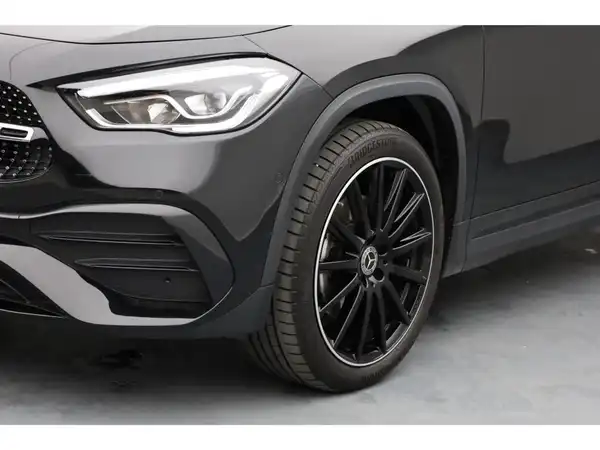 MERCEDES-BENZ GLA (9/19)