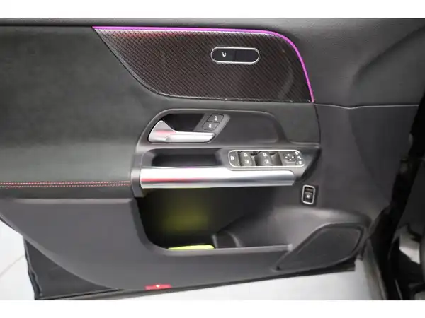 MERCEDES-BENZ GLA (10/19)