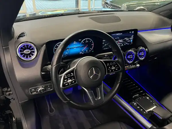 MERCEDES-BENZ GLA 220 (15/27)
