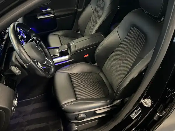 MERCEDES-BENZ GLA 220 (16/27)