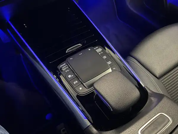 MERCEDES-BENZ GLA 220 (21/27)