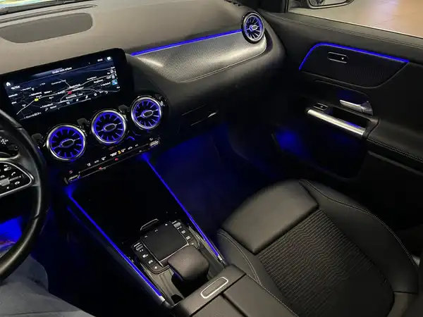 MERCEDES-BENZ GLA 220 (22/27)
