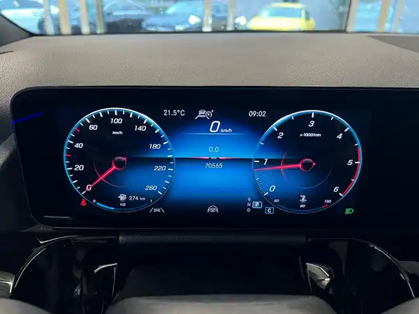 MERCEDES-BENZ GLA 220 (23/27)