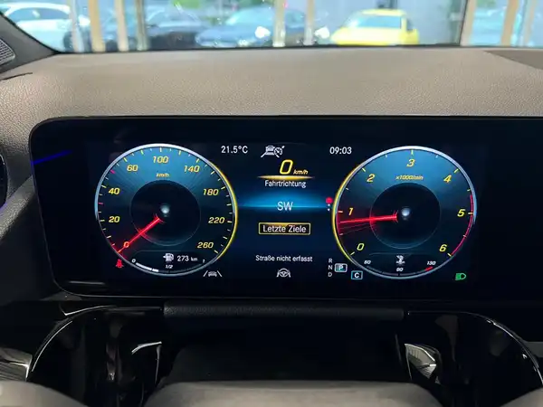 MERCEDES-BENZ GLA 220 (24/27)