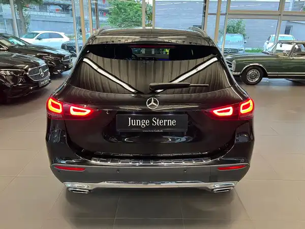 MERCEDES-BENZ GLA 220 (7/27)